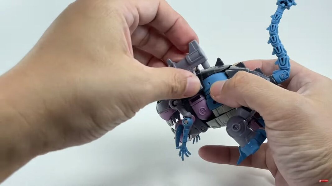 Transformers Studio Series 86 Gnaw  (16 of 20)